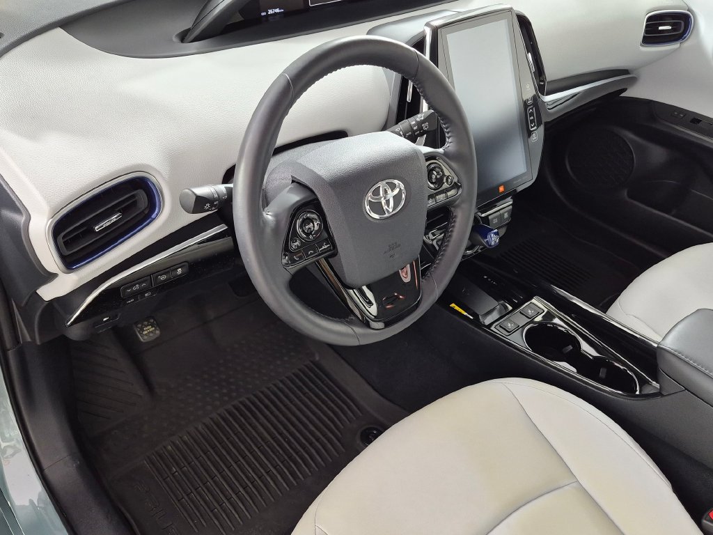 Used 2022 Toyota Prius Limited w/ Premium Convenience Package FWD image 11