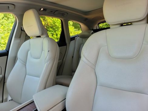 Used 2019 Volvo XC60 T5 Inscription w/ Protection Package Premier image 16