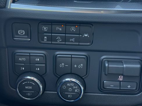 New 2026 Chevrolet Suburban RST w/ RST Capability Package AWD/4WD image 22