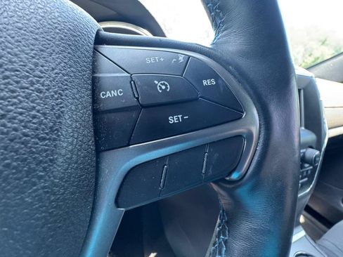Used 2018 Jeep Grand Cherokee Laredo AWD/4WD image 30