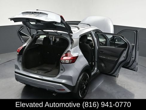 Used 2021 Nissan Kicks SV w/ Interior Electronics Package FWD image 31