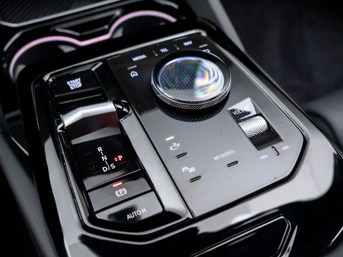 New 2027 BMW 550e xDrive AWD/4WD image 30