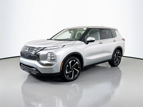 Used 2022 Mitsubishi Outlander ES image 4