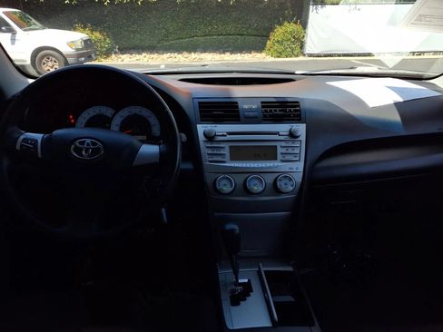 Used 2010 Toyota Camry XLE FWD image 17