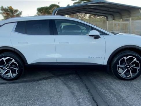 New 2026 Chevrolet Equinox EV LT FWD image 9