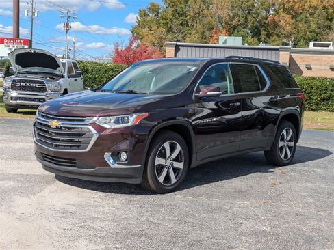 Used 2021 Chevrolet Traverse LT w/ LT Premium Package image 4