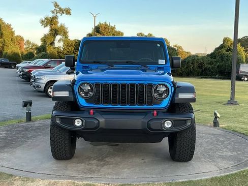 Used 2024 Jeep Wrangler Unlimited Rubicon AWD/4WD image 2