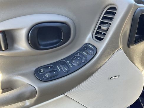 Used 2004 Chevrolet Corvette Convertible w/ Preferred Equipment Group image 18