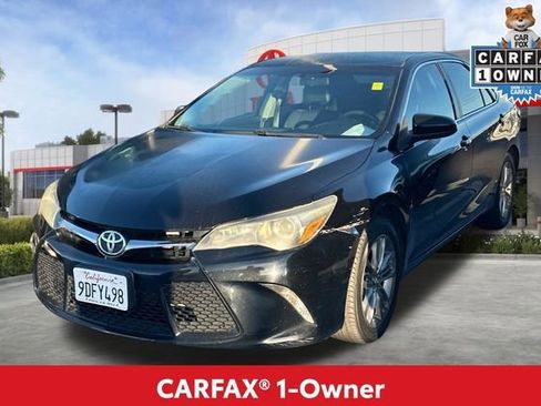Used 2015 Toyota Camry SE image 2