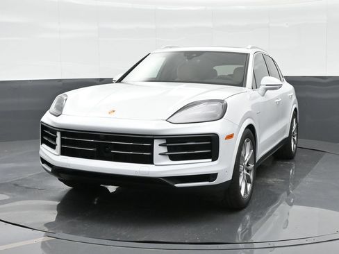 Certified 2025 Porsche Cayenne E-Hybrid AWD/4WD image 12