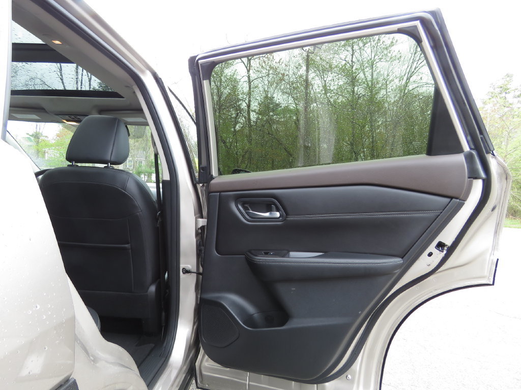 Used 2023 Nissan Rogue SL AWD/4WD image 15