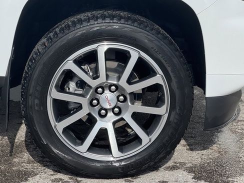 Used 2022 GMC Canyon Denali image 4