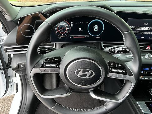 Used 2024 Hyundai Elantra Limited FWD image 15