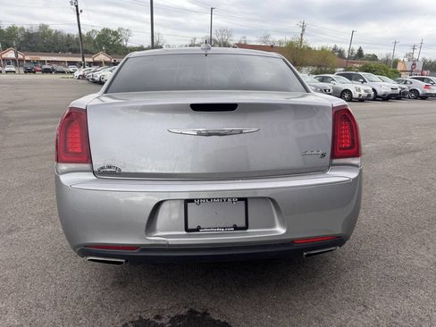 Used 2018 Chrysler 300 S image 9