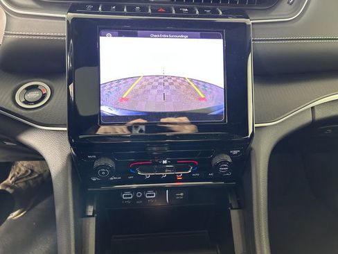 Used 2025 Jeep Grand Cherokee Laredo X image 23