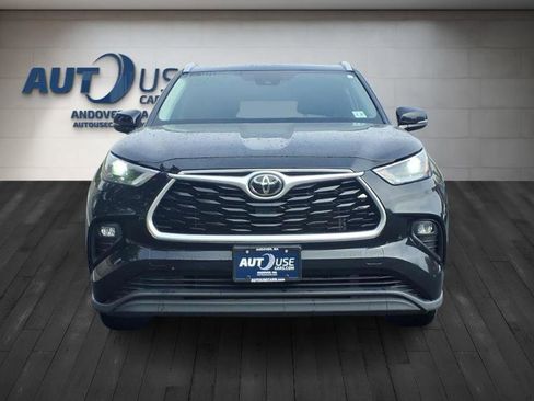 Used 2022 Toyota Highlander XLE image 2