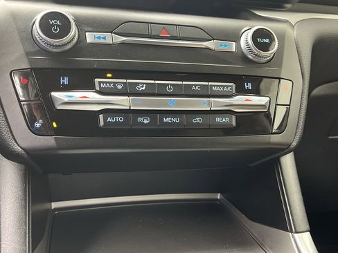 Certified 2020 Ford Explorer XLT w/ Equipment Group 202A image 23