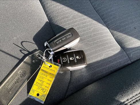 Used 2023 RAM 1500 Big Horn AWD/4WD image 9