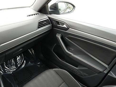 Used 2024 Volkswagen Jetta Sport image 22