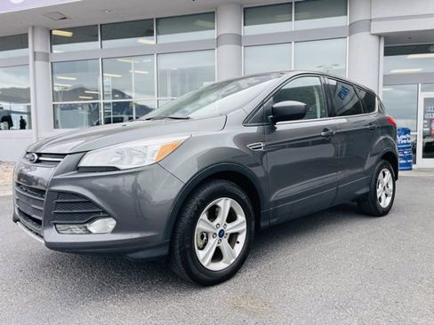 Used 2016 Ford Escape SE image 1