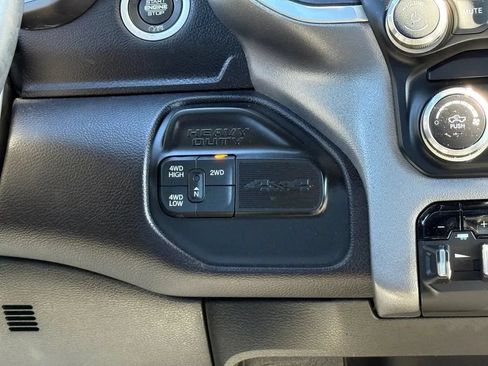 Used 2024 RAM 2500 Big Horn AWD/4WD image 33