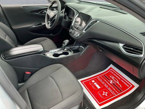 Used 2021 Chevrolet Malibu LT image 19