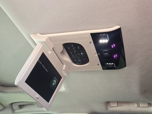 Used 2019 Chevrolet Suburban Premier image 33