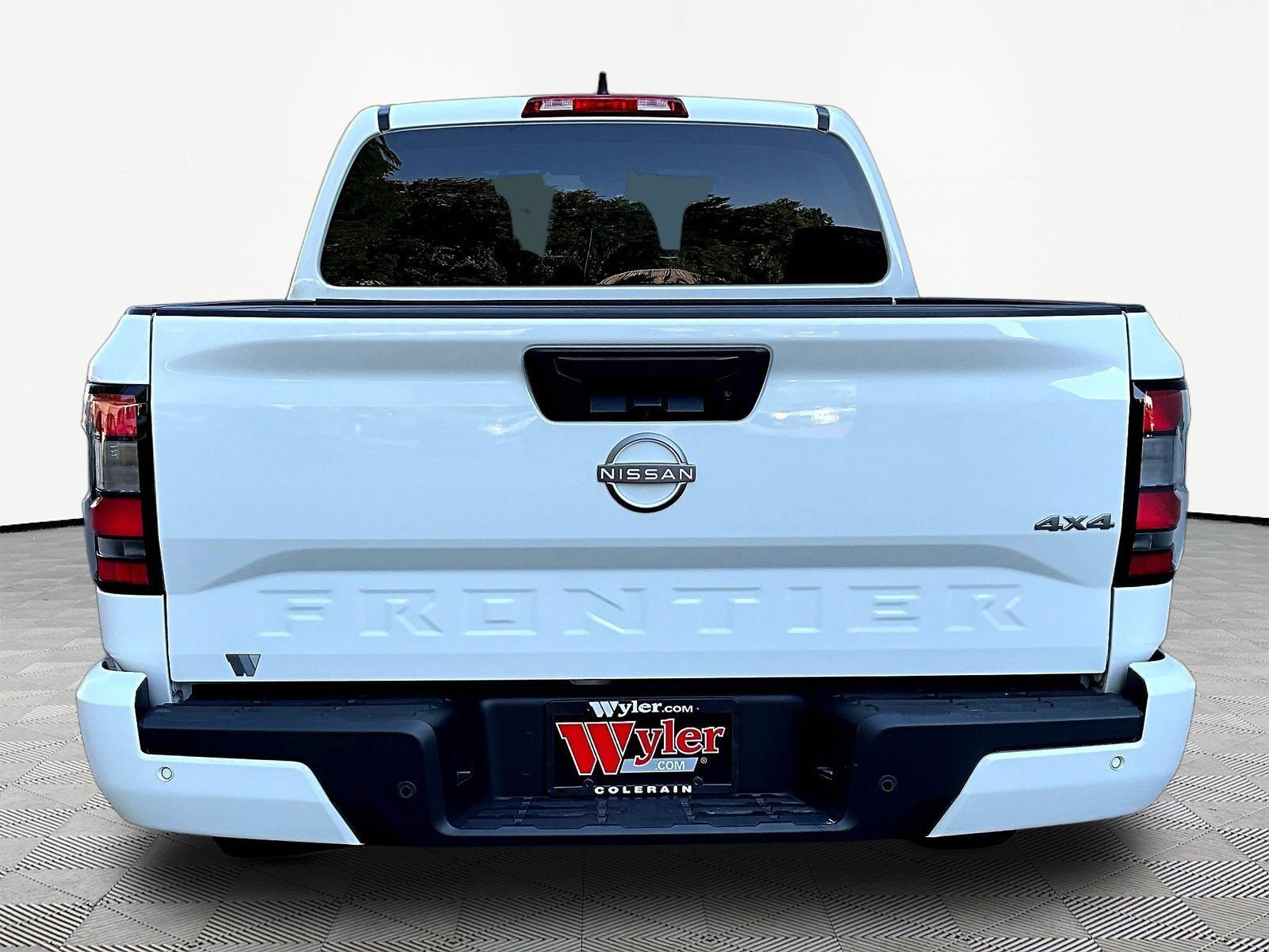 Used 2025 Nissan Frontier SV AWD/4WD image 5