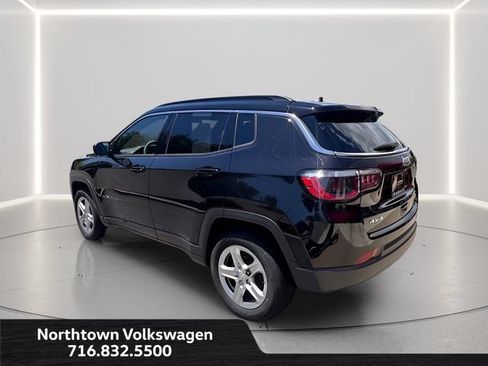 Used 2023 Jeep Compass Latitude w/ Convenience Group AWD/4WD image 3