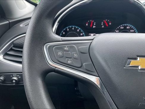 Used 2017 Chevrolet Malibu LT FWD image 18