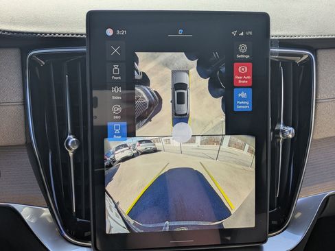 New 2026 Volvo XC90 B6 Plus w/ Protection Package Premier image 13