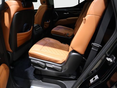 Used 2024 Cadillac Escalade Premium Luxury AWD/4WD image 18