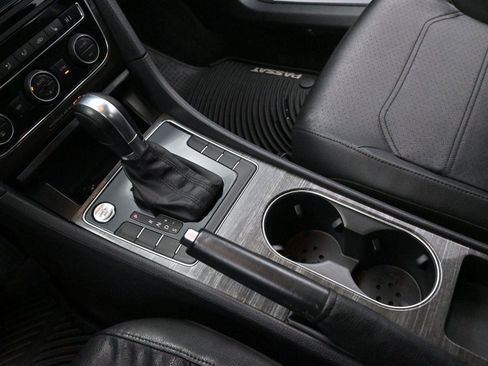 Used 2018 Volkswagen Passat 2.0T SE image 24