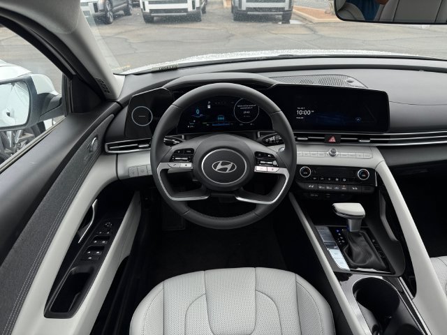 Used 2025 Hyundai Elantra Limited FWD image 13