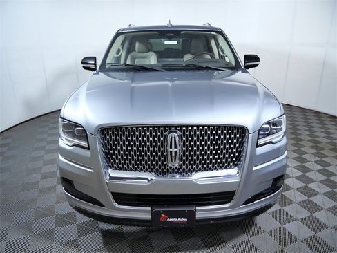 Used 2022 Lincoln Navigator Reserve image 3