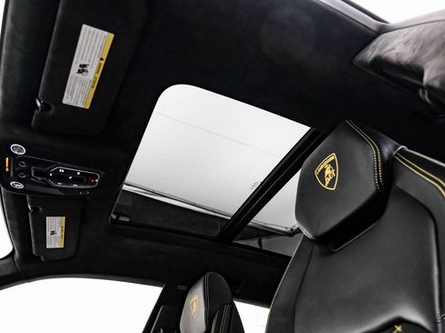 Used 2021 Lamborghini Urus image 42