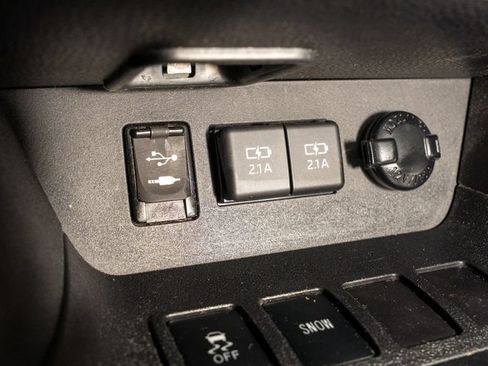 Used 2019 Toyota Highlander Limited FWD image 18