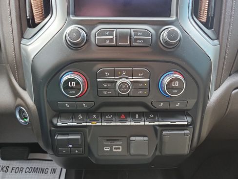 Used 2020 Chevrolet Silverado 1500 LT w/ Texas Edition AWD/4WD image 29