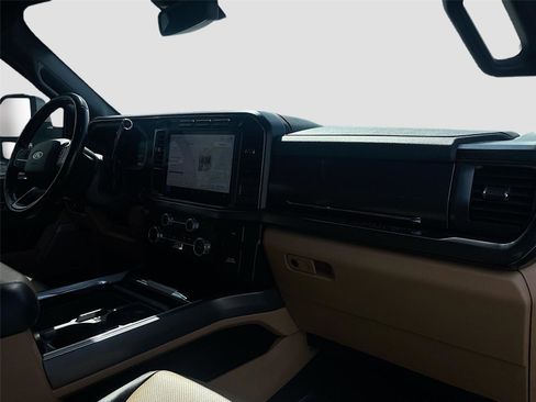 Used 2023 Ford F250 Lariat w/ Chrome Package image 31