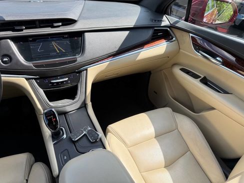 Used 2017 Cadillac XT5 Luxury w/ Driver Awareness Package FWD image 19