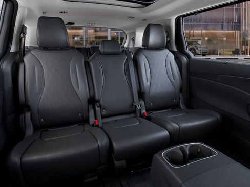 New 2026 Kia Carnival SX w/ SX Dark Edition Package FWD image 17