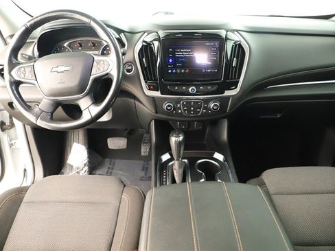 Used 2020 Chevrolet Traverse LT image 18