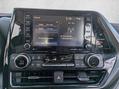 Used 2021 Toyota Highlander XLE image 14