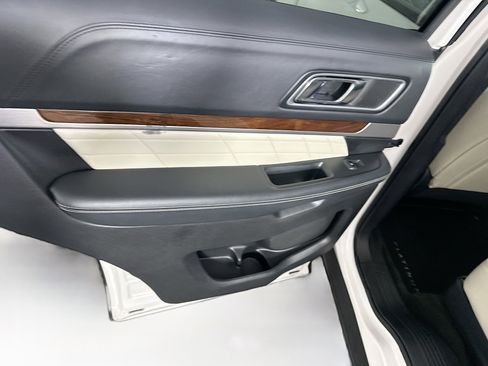 Used 2017 Ford Explorer Platinum image 27