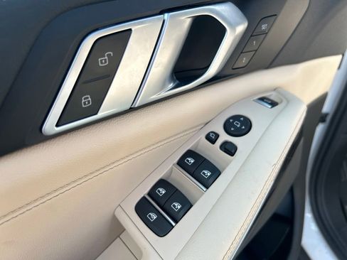 Used 2022 BMW X5 xDrive40i w/ Premium Package image 13