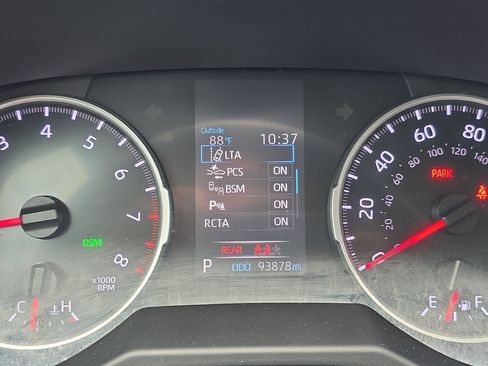 Used 2021 Toyota RAV4 XLE Premium AWD/4WD image 21