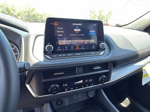 Used 2025 Nissan Rogue SV AWD/4WD image 25