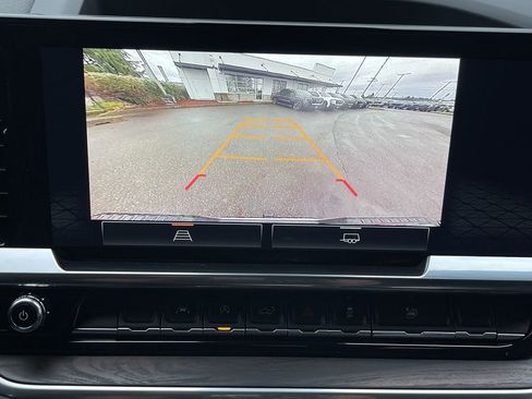 Used 2022 GMC Sierra 1500 SLT w/ SLT Convenience Package image 15