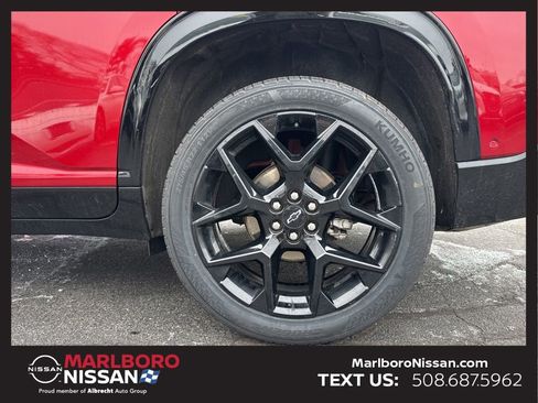 Used 2024 Chevrolet Traverse RS image 11