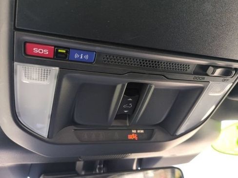 Used 2025 Subaru Forester Premium AWD/4WD image 24